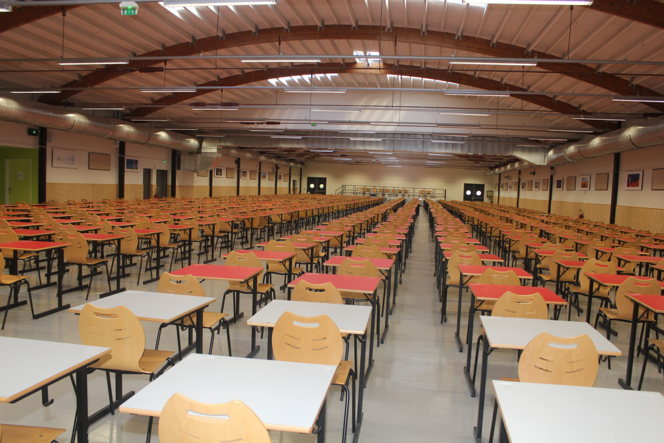 Cette salle, entièrement réhabilitée par un artisan hellemmois, peut contenir jusqu’à 800 candidats.