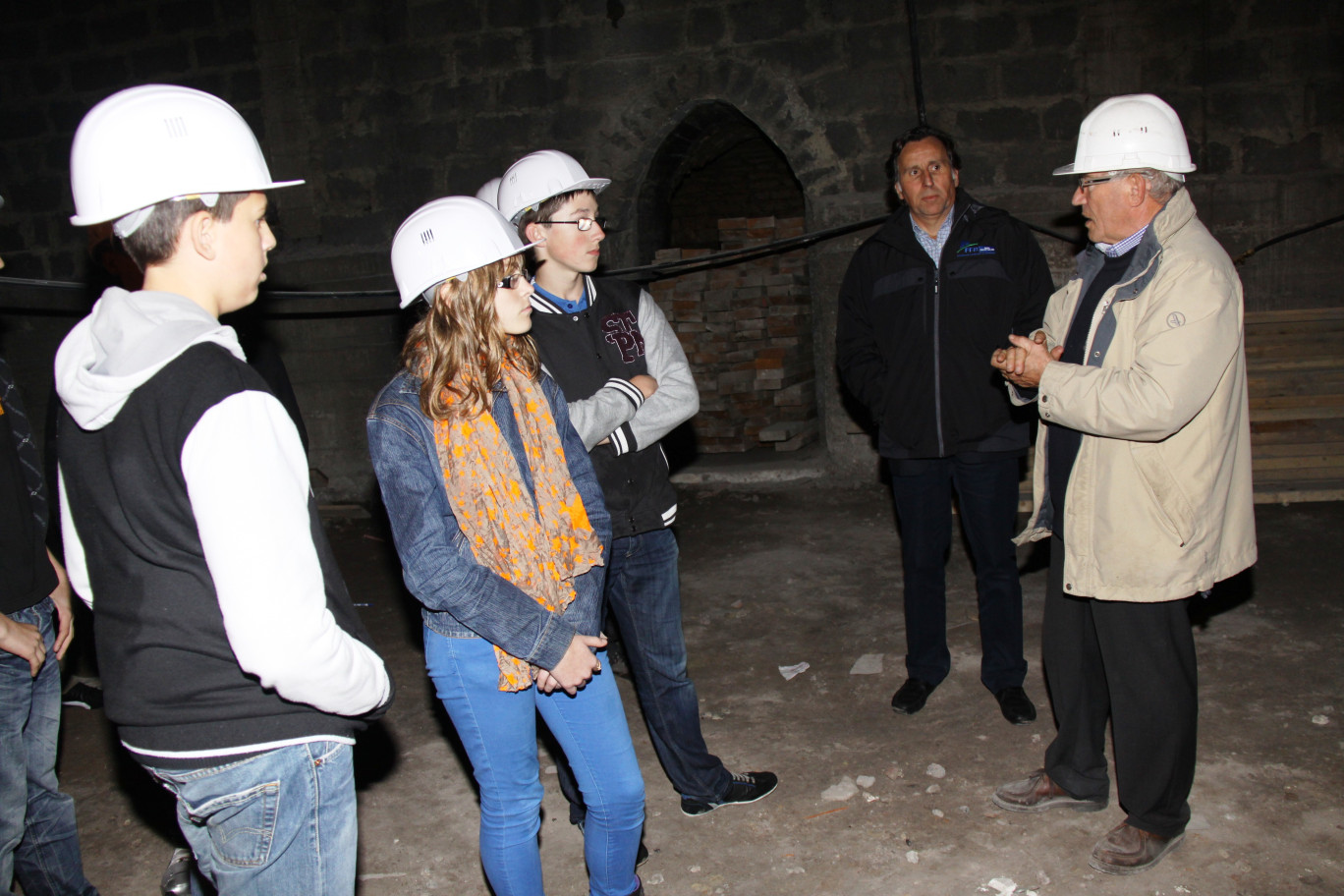 A droite, Bernard Jovenet, dirigeant d’Artebat à Beaurains, et Patrick Veret, président de la FFB Artois, lors de la visite des travaux du Casino d’Arras