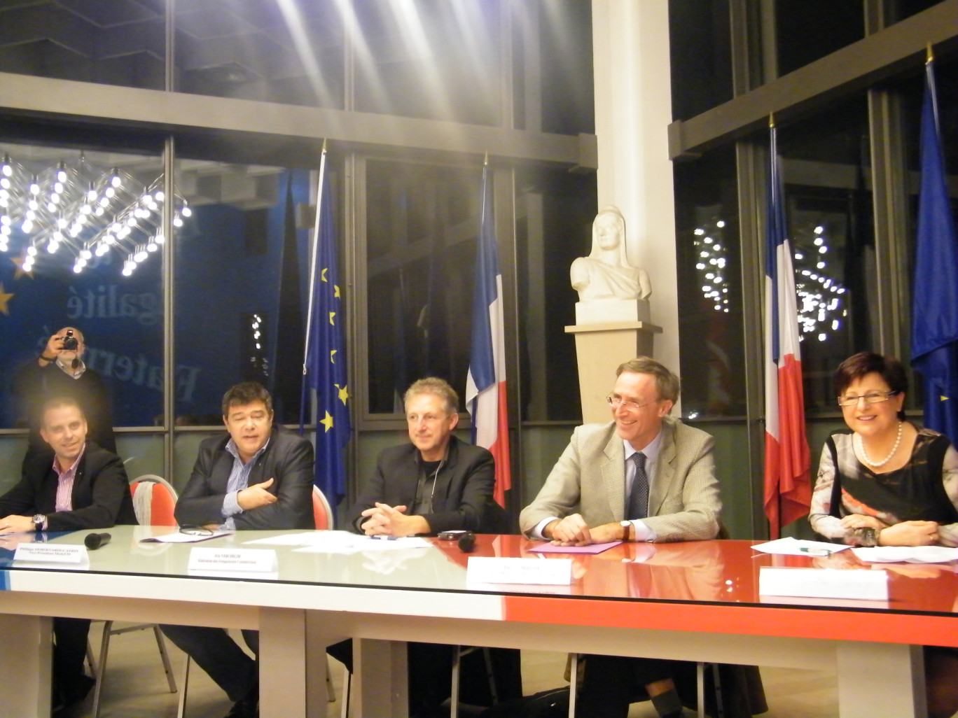 « Signature d’une convention entre commerçants de Flandre et Medef Cote d’Opale ».