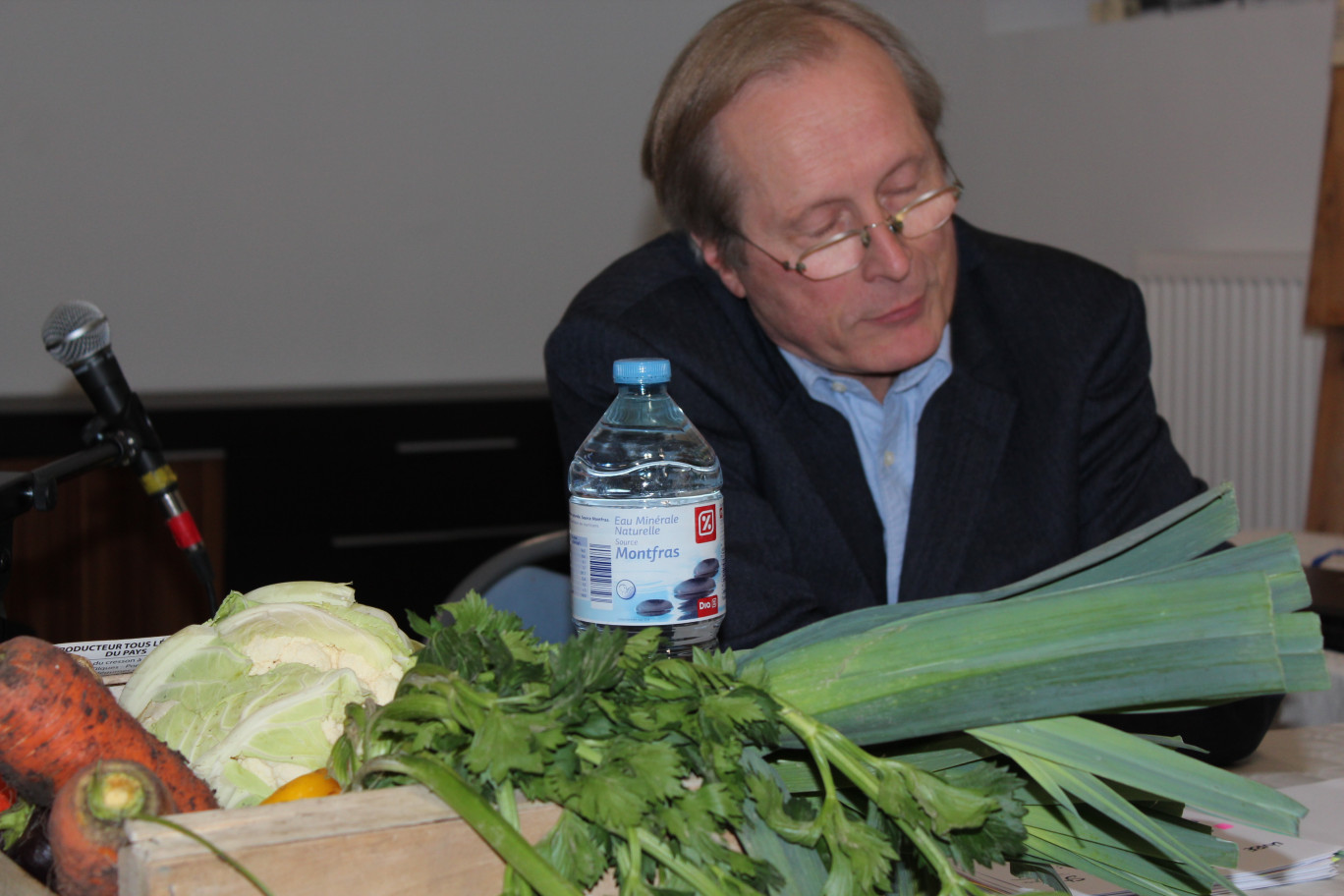 Patrice de Plunkett a reçu de ses hôtes un cageot de produits locaux.