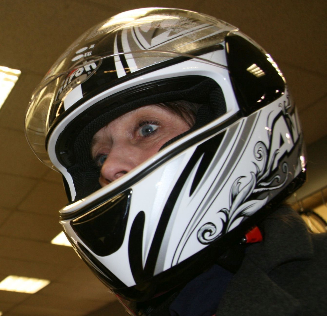 Le casque est la protection du conducteur de deux-roues motorisés.