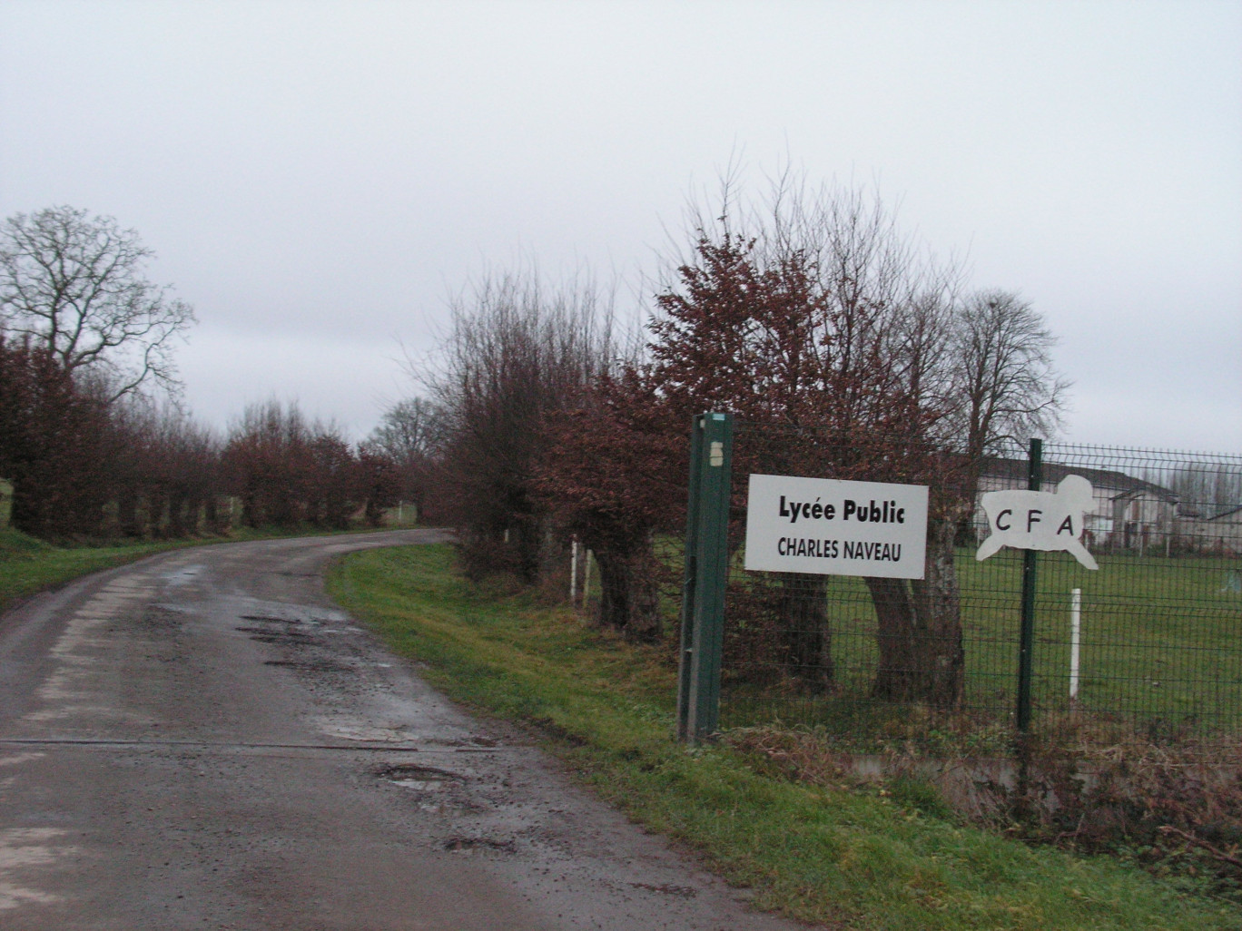 L’exploitation du lycée agricole de Sains-du-Nord, dédiée à l’élevage (74 hectares), a été convertie en bio. Elle pourrait accueillir sur 2 hectares le projet d’espace test agricole. Etudes en cours.