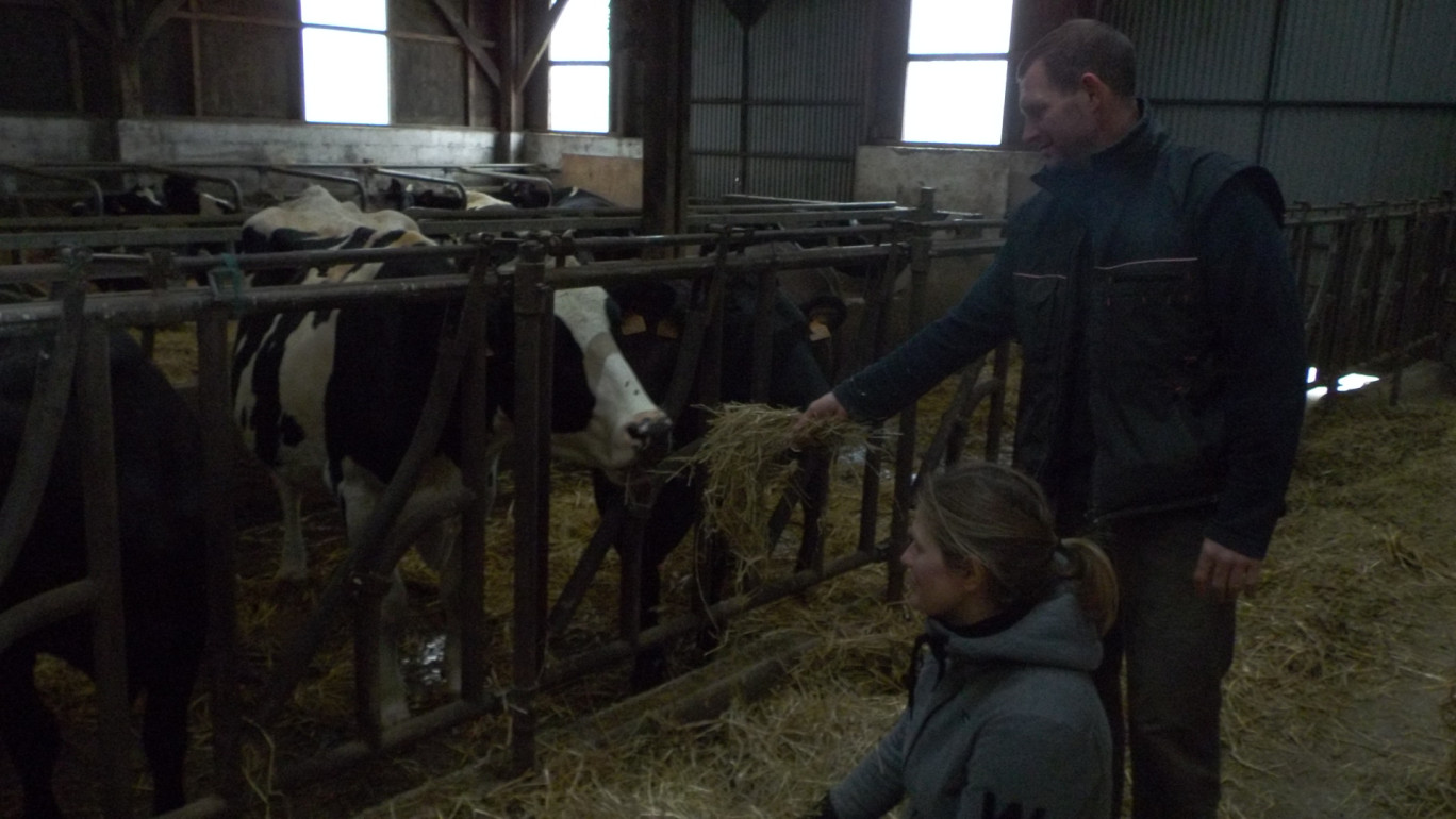 « Bertrand et Flore Capelle, repreneurs de la ferme familiale du Milou à Tatinghem ».