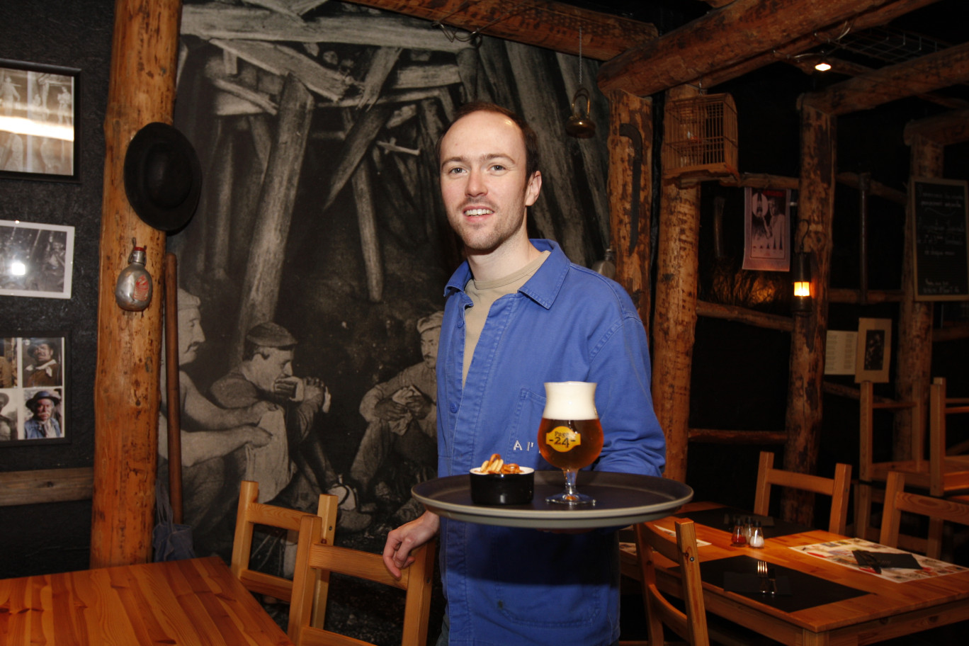 Jonathan Fardoux et ses parents ont créé un restaurant musée qui met  la mines et le patrimoine local en avant jusque dans la l'assiette, 