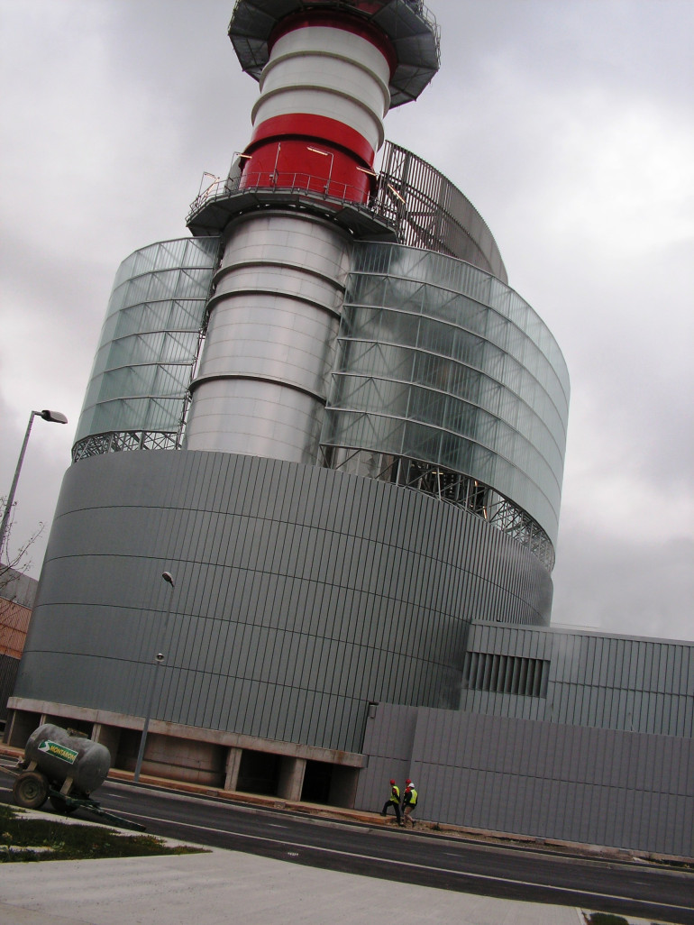 En septembre 2009, la centrale de Pont sur Sambre était entrée dans sa phase commerciale, à l’époque sous les couleurs de Poweo.