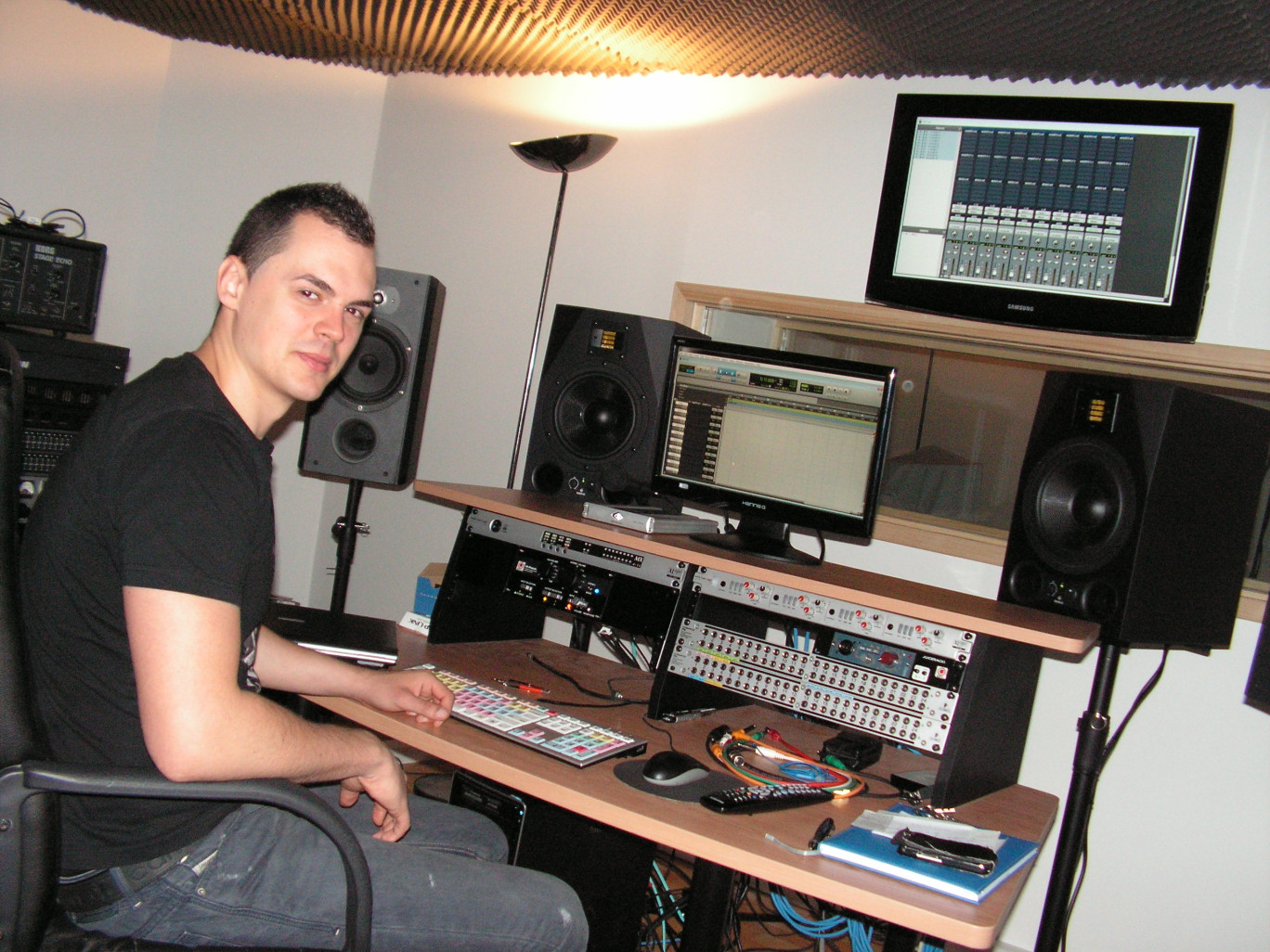 Grégory Dauzat dans son studio de Monceau-Saint-Waast, non loin d’Aulnoye-Aymeries, au cœur de la Sambre Avesnois.