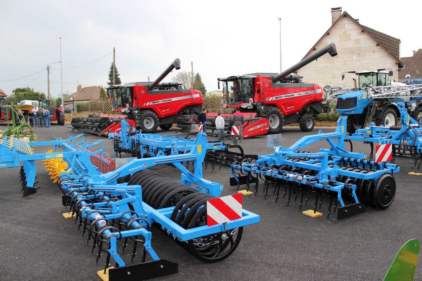 Le parc d’exposition comprend vingt-cinq machines Massey Ferguson ainsi qu’une quarantaine d'autres matériels.