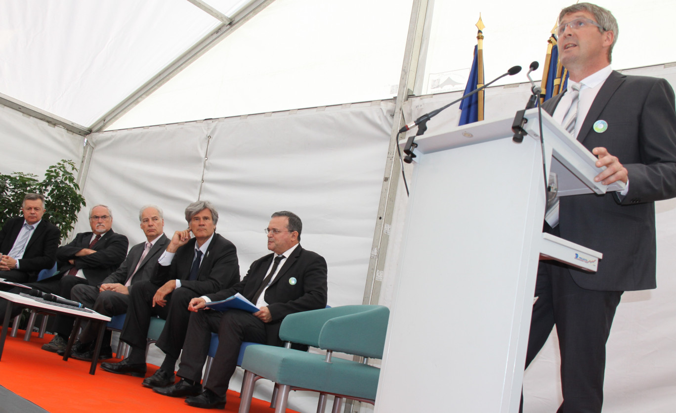 De gauche à droite : Jean-Bernard Bayard, président de la Chambre régionale d’agriculture, Édouard Magnaval, président de la CCI Artois, Alain Griset, président de la Chambre régionale de métiers et de l’artisanat, Stéphane Le Foll, ministre de l’agriculture, de l’agroalimentaire et de la forêt, Pierre Chavanne, responsable administratif affaires internationales, et (au micro) Gilles Desgrousilliers, président de la Prospérité fermière.