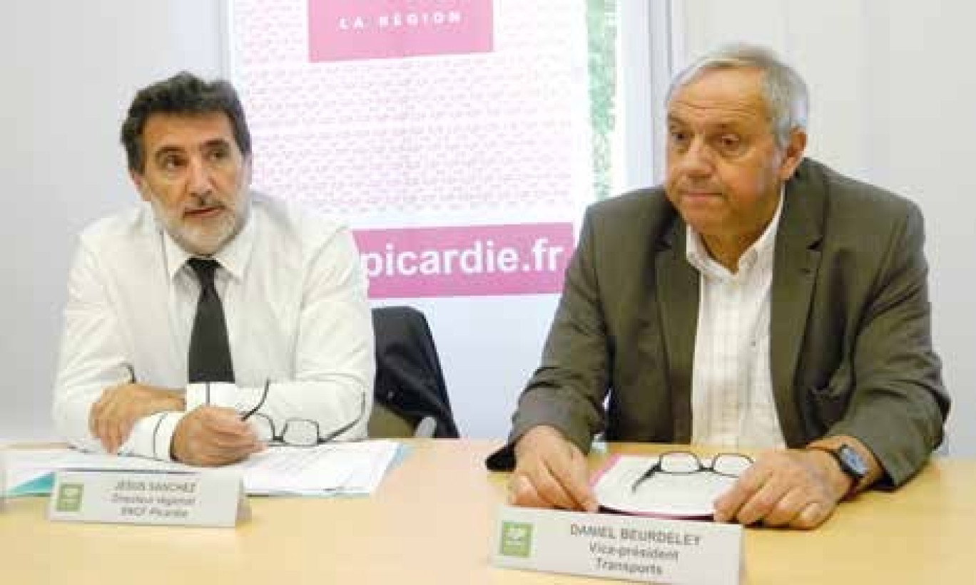 Jésus Sanchez, directeur régional de la SNCF et Daniel Beurdeley, vice- président du conseil régional chargé du transport. 