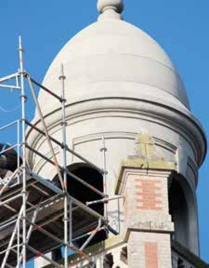 L’entreprise a rénové le donjon du beffroi de la mairie de Moreuil. 