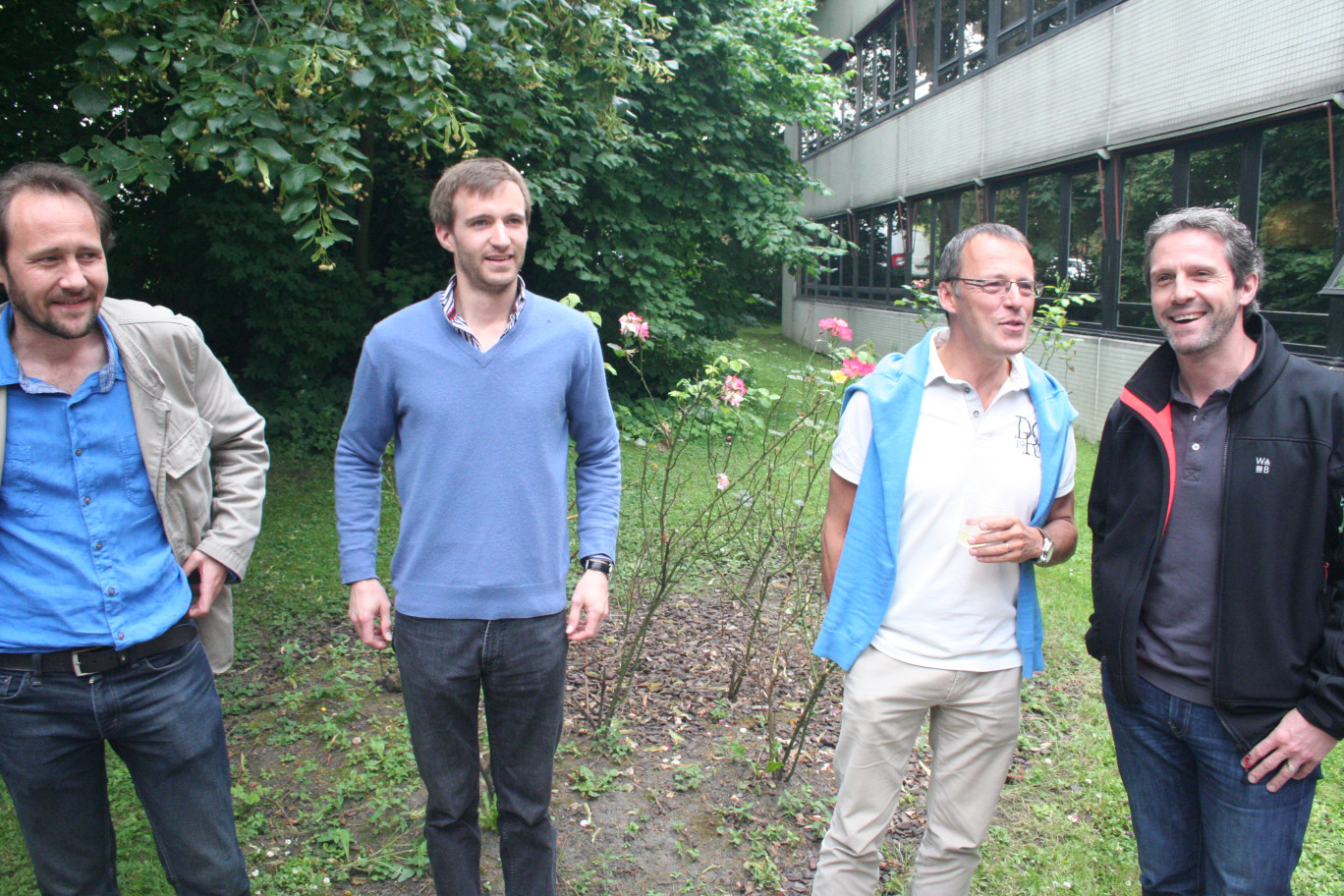 Légende : De gauche à droite, Jonathan Fermine, directeur de la ruche de Tourcoing, Matthieu Dauguet (MD Pro Renov),  Philippe Danckaert et Olivier Trentesaux (Wear Is My Boat). 