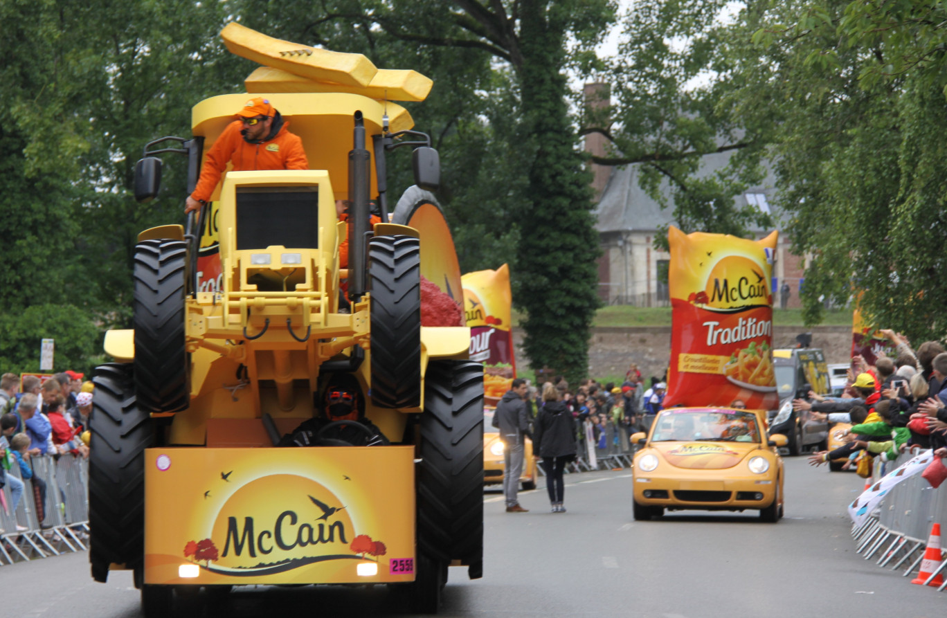 La caravane McCain lors du départ de l’étape d’Arras.