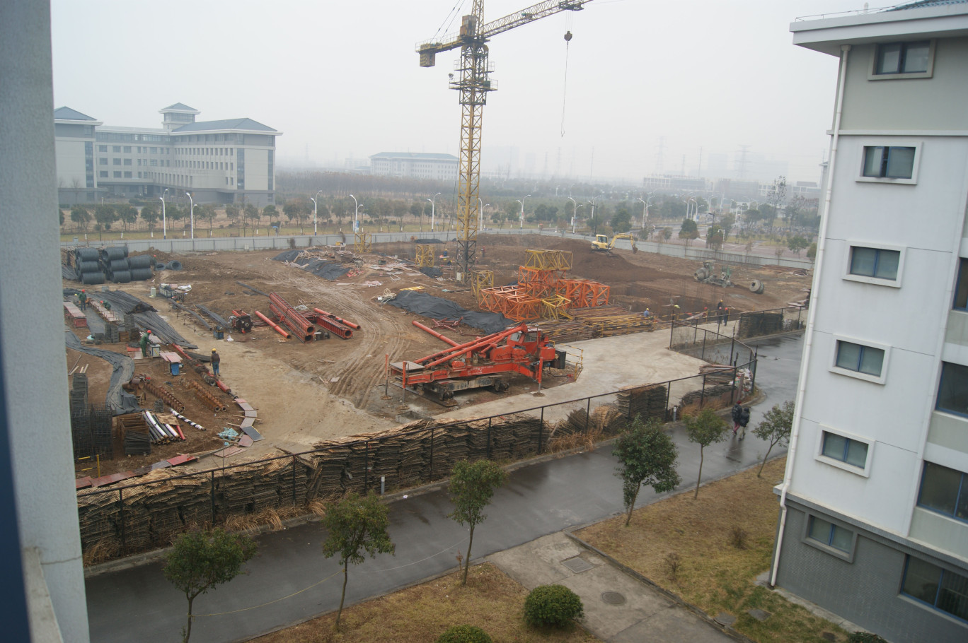 Depuis le début de l’année 2013, le secteur du bâtiment et des travaux publics souffre. Le contexte électoral du début d’année 2014 et le manque de moyens des collectivités sont les principales causes des difficultés rencontrées par ce secteur économique.