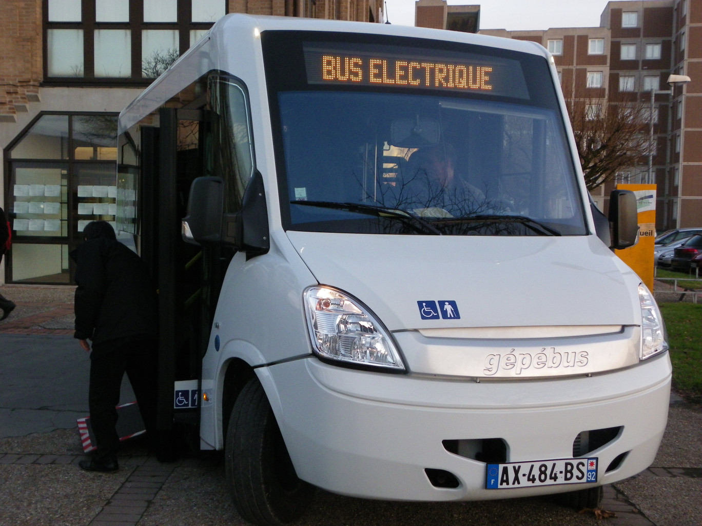 «Bus électrique du réseau CASO Bus à Saint-Omer ».