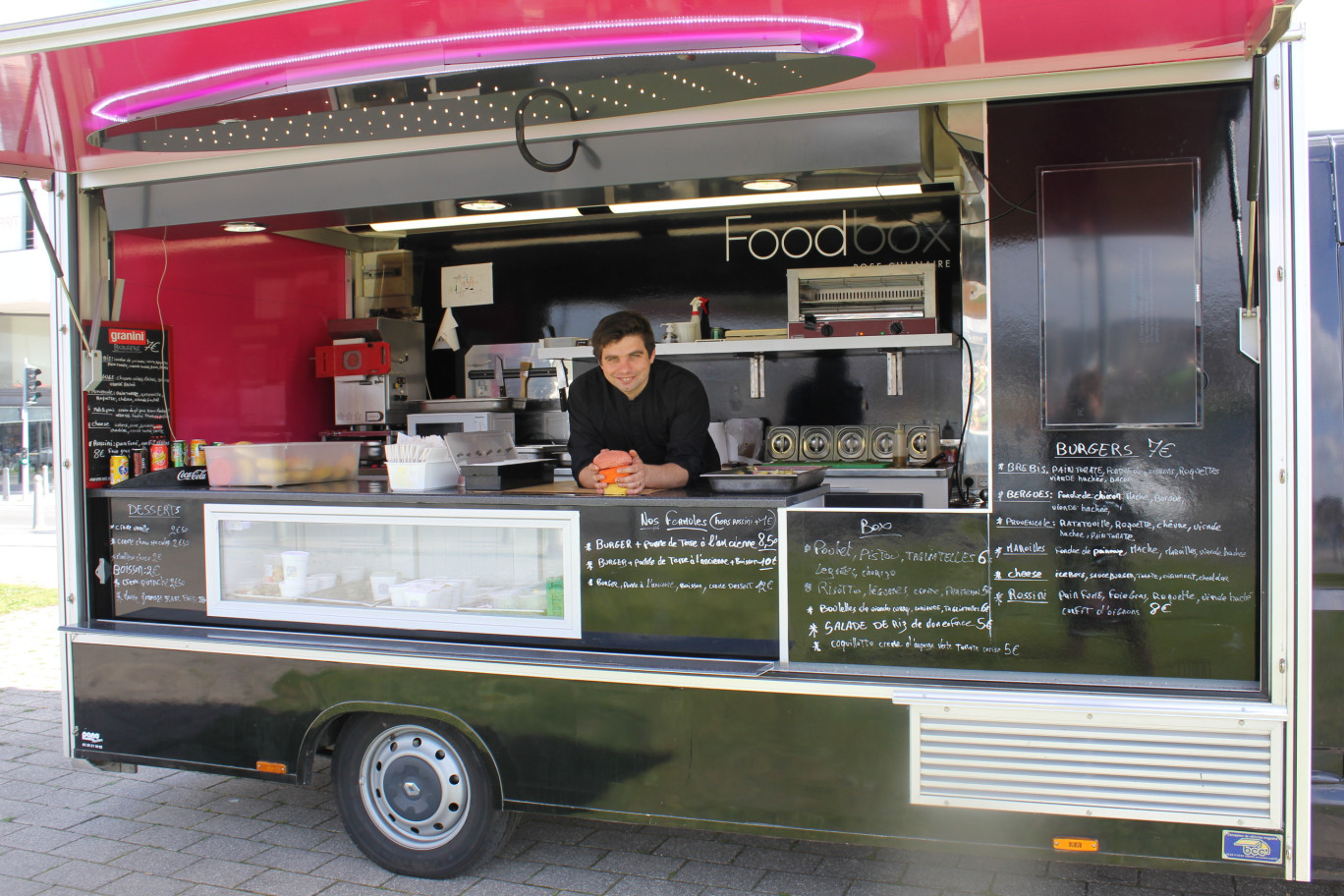 Grâce au Food trucks, Maxime Lefebvre tourne dans trois endroits du centre ville dunkerquois.