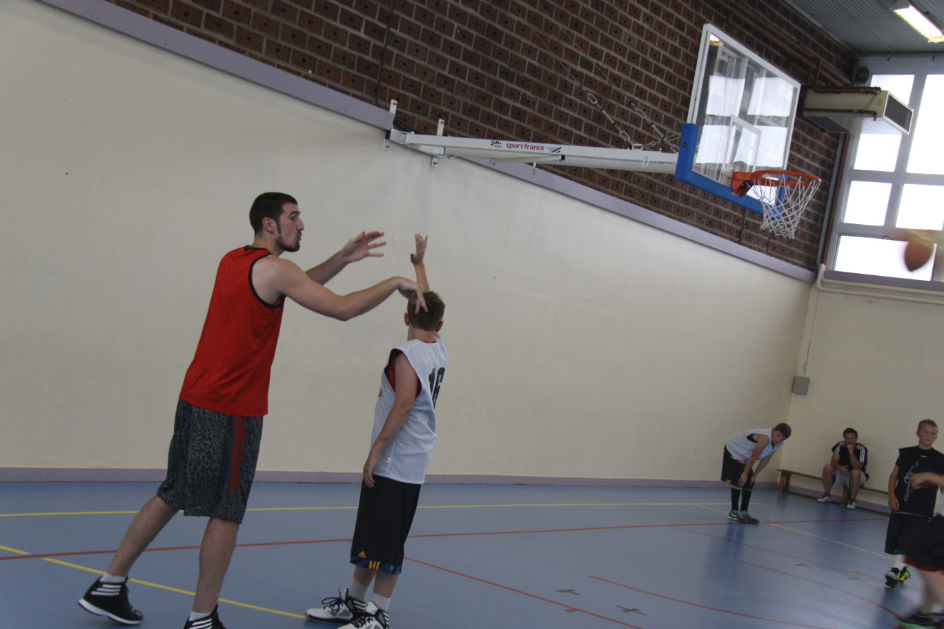 Nando De Colo s’est impliqué personnellement dans cette 1ère édition de son camp d’entraînement NDC Basketball à Arras.