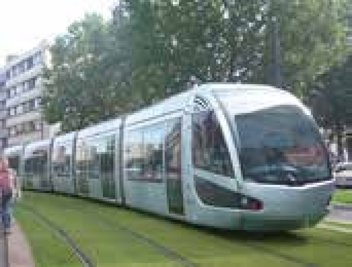 Le tramway, dont le premier tronçon a été inauguré en juillet 2006, a beaucoup changé le visage de Valenciennes et son marché de l'immobilier d'entreprise.