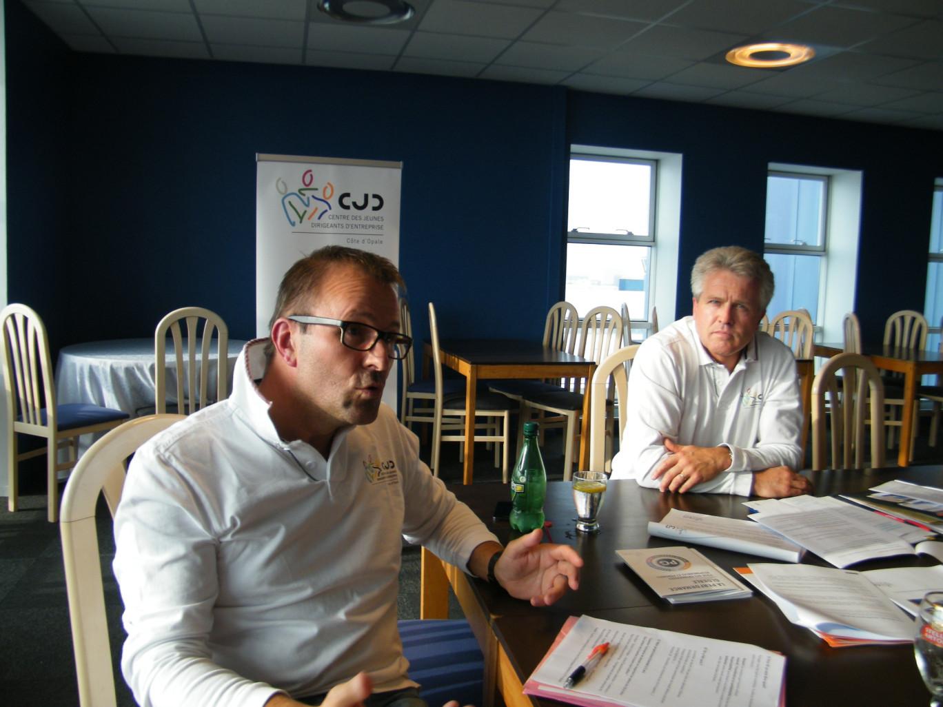 « A droite, Stéphane Gloriant, président du CJD Cote d'Opale avec Pascal Bach, membre du bureau  ».