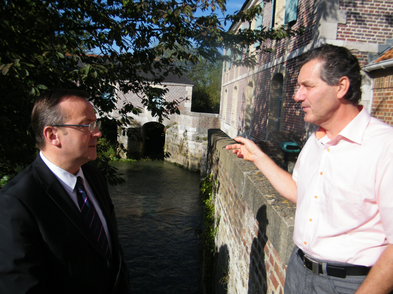 « (A gauche) Stéphane Saint-André, président de VNF et Pascal Sailliot, président de la fédération départementale de la pêche ».