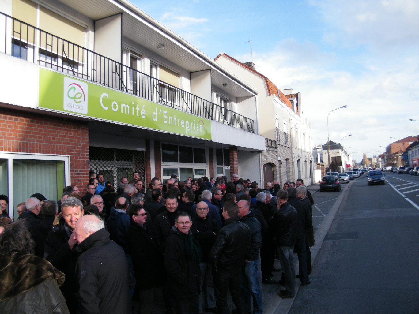 « Devant le Comité d'Entreprise d'Arc International ».