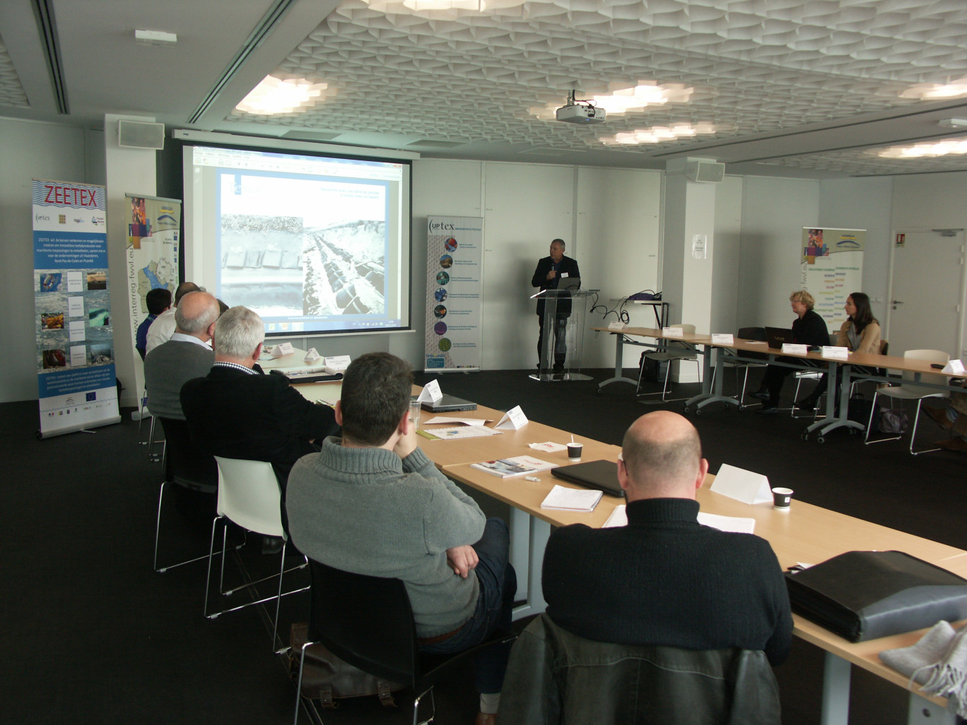 Les acteurs franco-belges de Zeetex étaient réunis au CETI à Tourcoing le  9 décembre dernier pour faire le point sur la fin du programme et le faire continuer de manière dynamique.