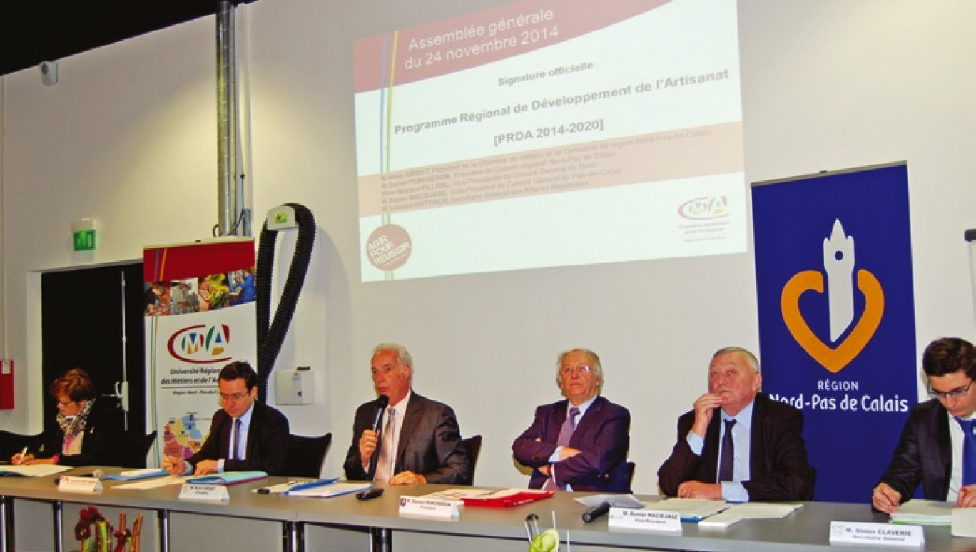 A la même table, l’ensemble des représentants des acteurs publics pour la signature à Arras du Programme régional de développement de l’artisanat (PRDA). 