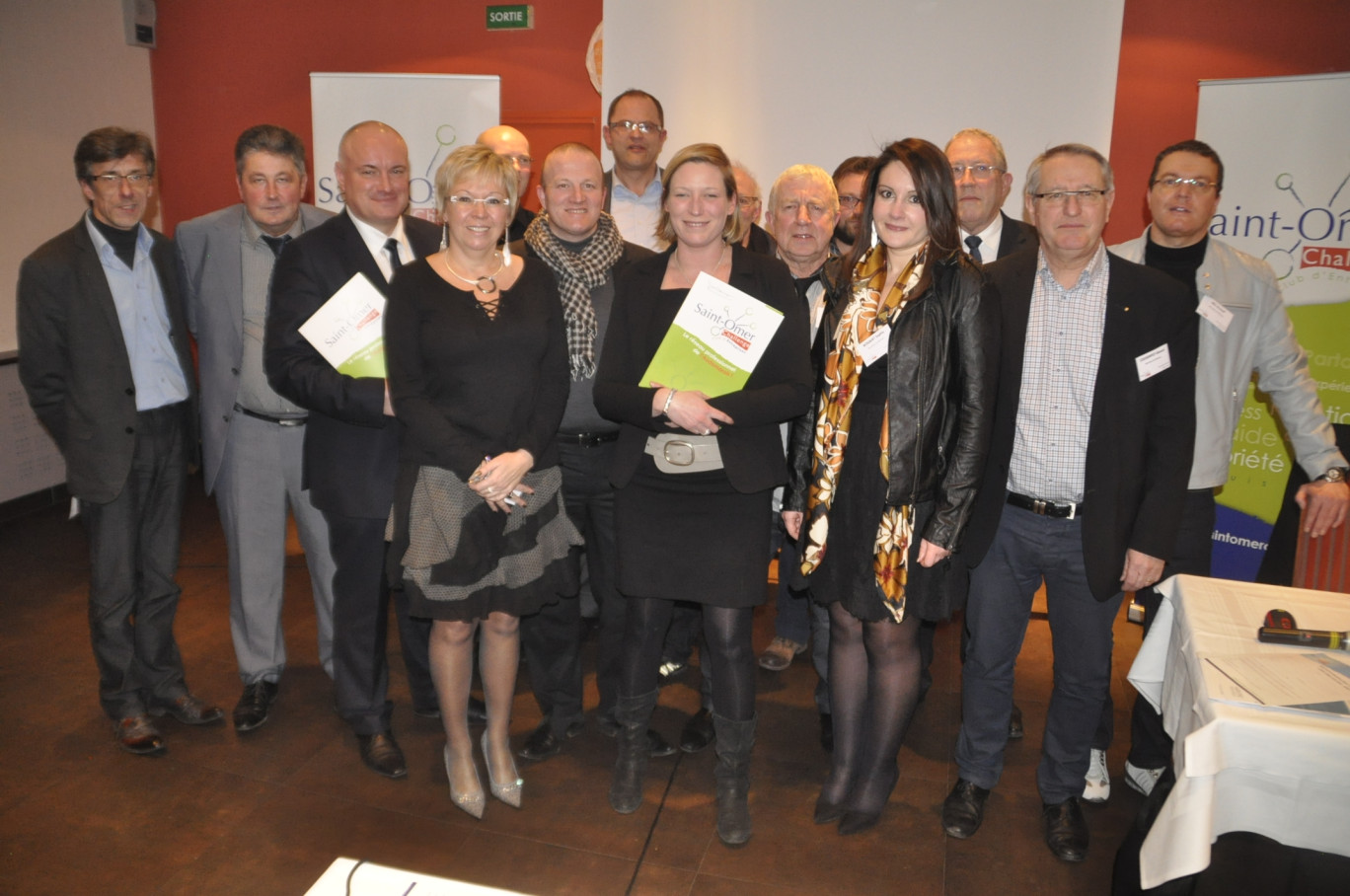 Le nouveau C. A. de Saint-Omer Challenge. Au premier plan et de gauche à droite, le trio féminin directionnel Catherine Maes, Carole Lobry et Sophie Bosquet. Manque Véronique Dagneaux, la trésorière.