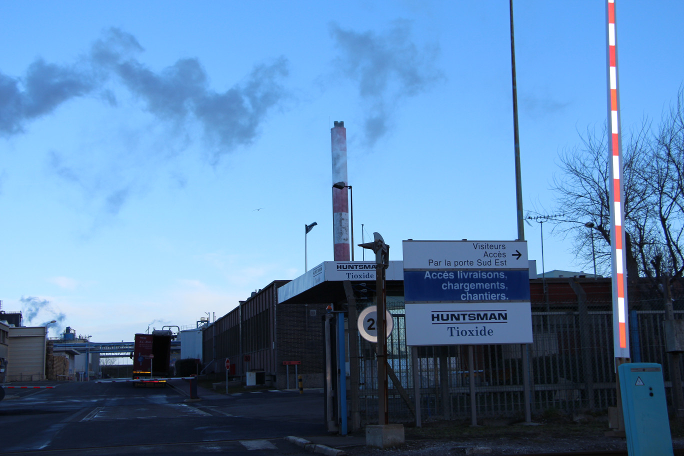 « Le site du géant américain de la chimie Huntsmann-Tioxide à Calais emploie 320 personnes ».