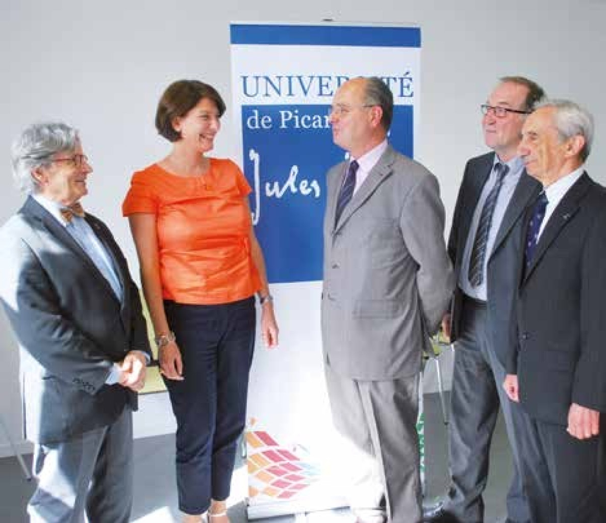 Michel Brazier, président de l’UPJV, Olivier De Baynast, président de la Fondation, Céline Hocquet, sa vice-présidente, ainsi que deux membres du Bureau, Bernard Nemitz, trésorier, et Gabriel Dessaivre, secrétaire. 