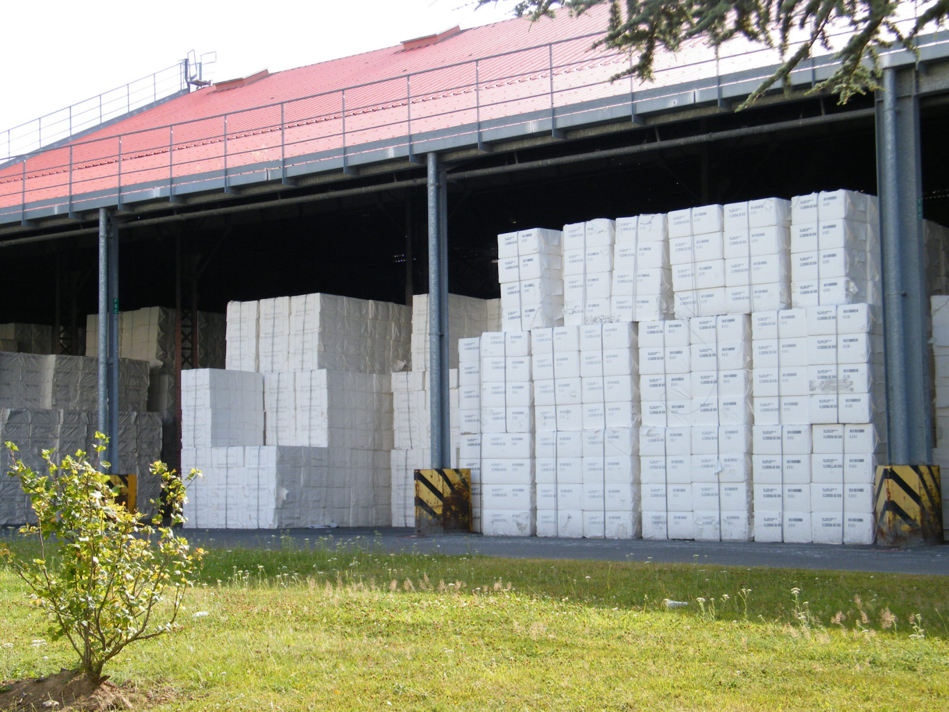 « L'usine contient pour plus de 8 millions d'euros de stocks que gardent les ouvriers ».