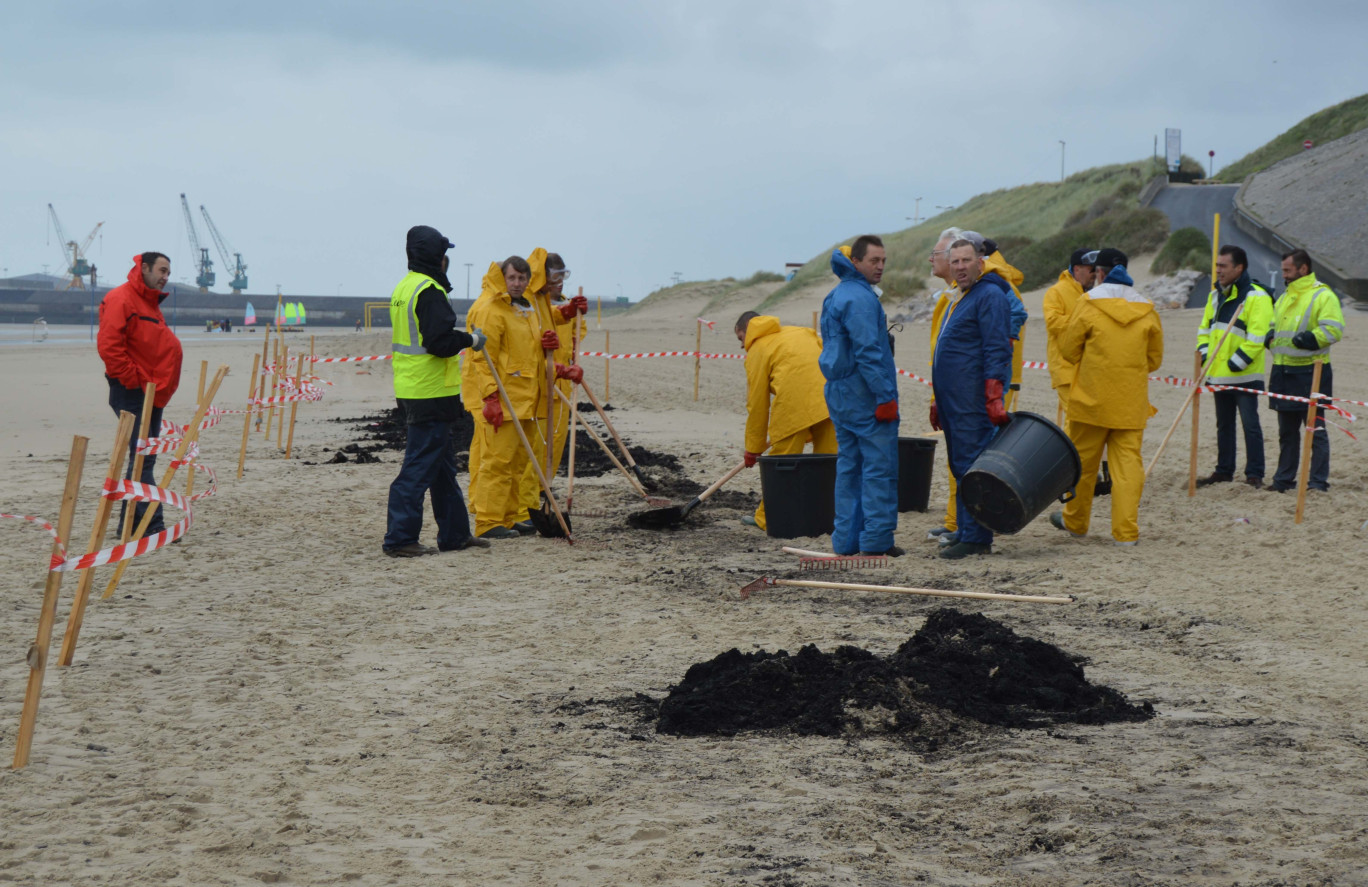 Exercice anti-marée noire sur la plage du Portel