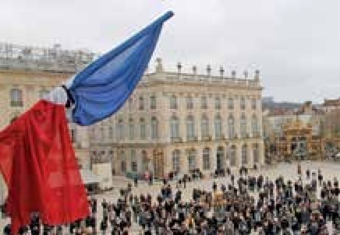 Drapeau en berne hier, aujourd’hui la vie et les activités ont repris mais différemment…