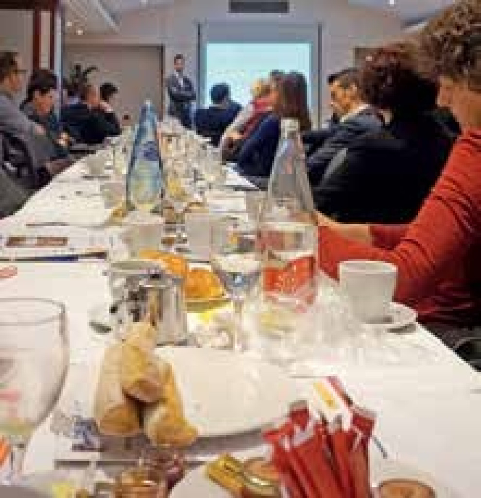 Café, croissant et décryptage pour le petit déjeuner des 24 heures de l’Ace ayant pour thème «Un oeil dans les coulisses».