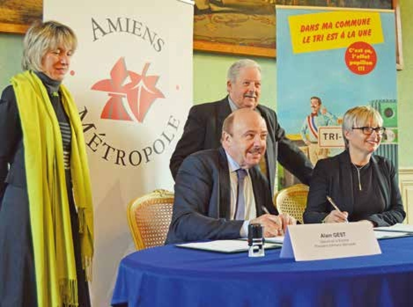 Sophie Legay et Alain Gest ont signé une convention pour améliorer le tri et le recyclage des emballages ménagers