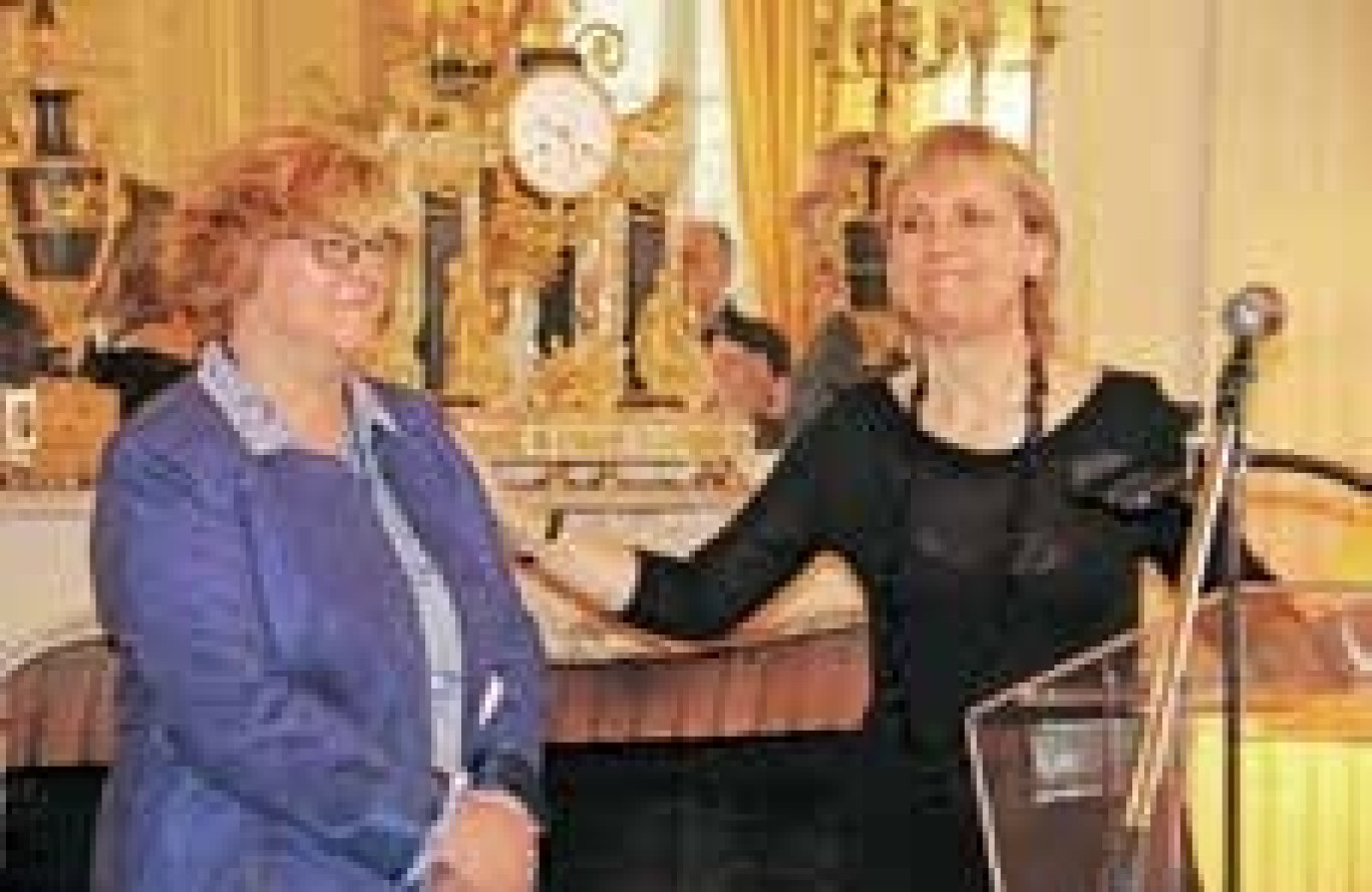 Lors de la cérémonie de départ : Fabienne Buccio (à gauche), préfète du Pas-de-Calais et Béatrice Steffan, sous-préfète, directrice de cabinet.