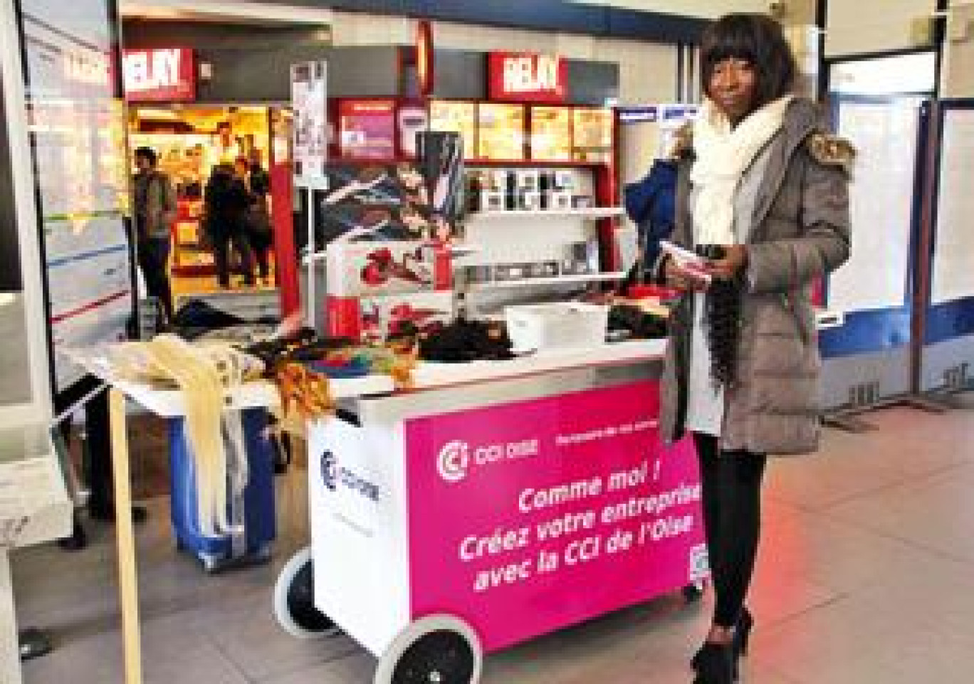 Judith Kaboré, devant son pop-up store à Creil.