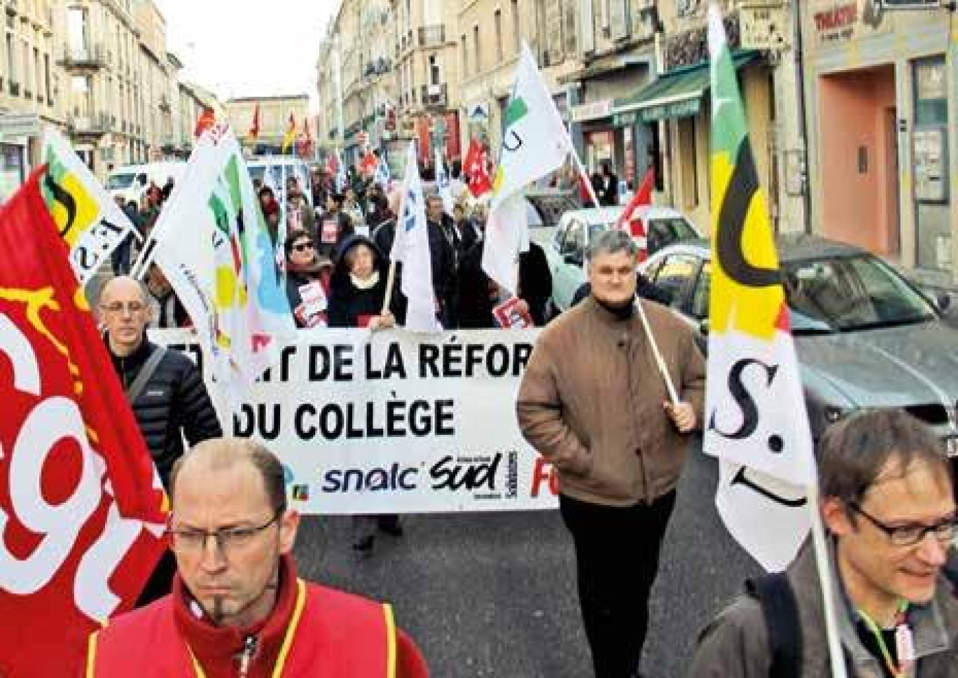 Banderoles, slogans revendicatifs, siffets et chants partisans, la colère des fonctionnaires s’est fait entendre le mardi 26 janvier un peu partout dans l’Hexagone comme ici dans les rues de Nancy. Rien à voir avec les manifestations musclées des artisans taxis à Paris le même jour. Sur le pavé nancéien, c’était surtout le point d’indice gelé depuis plusieurs années du traitement des fonctionnaires qui faisait monter la température revendicative. Un réchauffement syndical, mais pas seulement. Un signe des temps…