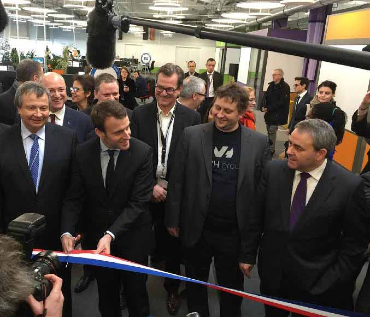 Emmanuel Macron a inauguré la première tranche du campus en présence des dirigeants d'OVH et du président de région Xavier Bertrand.