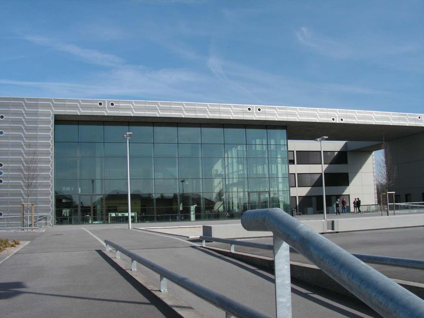 1000 personnes, étudiants, chercheurs, enseignants, entrepreneurs, travaillent ici. Les 17.000 m2 ont été ouverts et inaugurés l’an dernier.