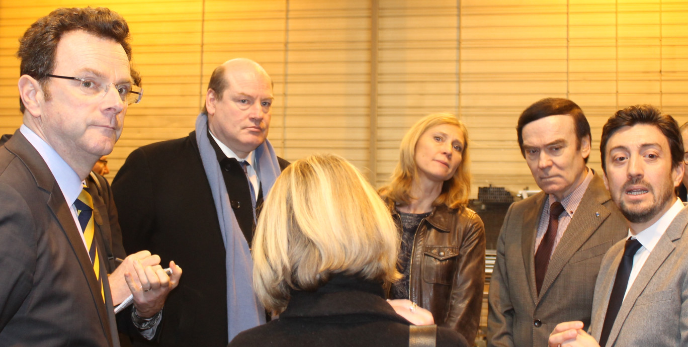 De gauche à droite, le président du Medef régional Frédéric Motte, le recteur Luc Johann, la vice-présidente du Conseil Régional Karine Charbonnier, le préfet Jean-François Cordet et Christian Jude, directeur général de l'entreprise de matériel médical Home Medical Service – Vilgo, 170 salariés, 90 à Bergerac et 80 à Lille pour 24 M€ de chiffre d'affaires.