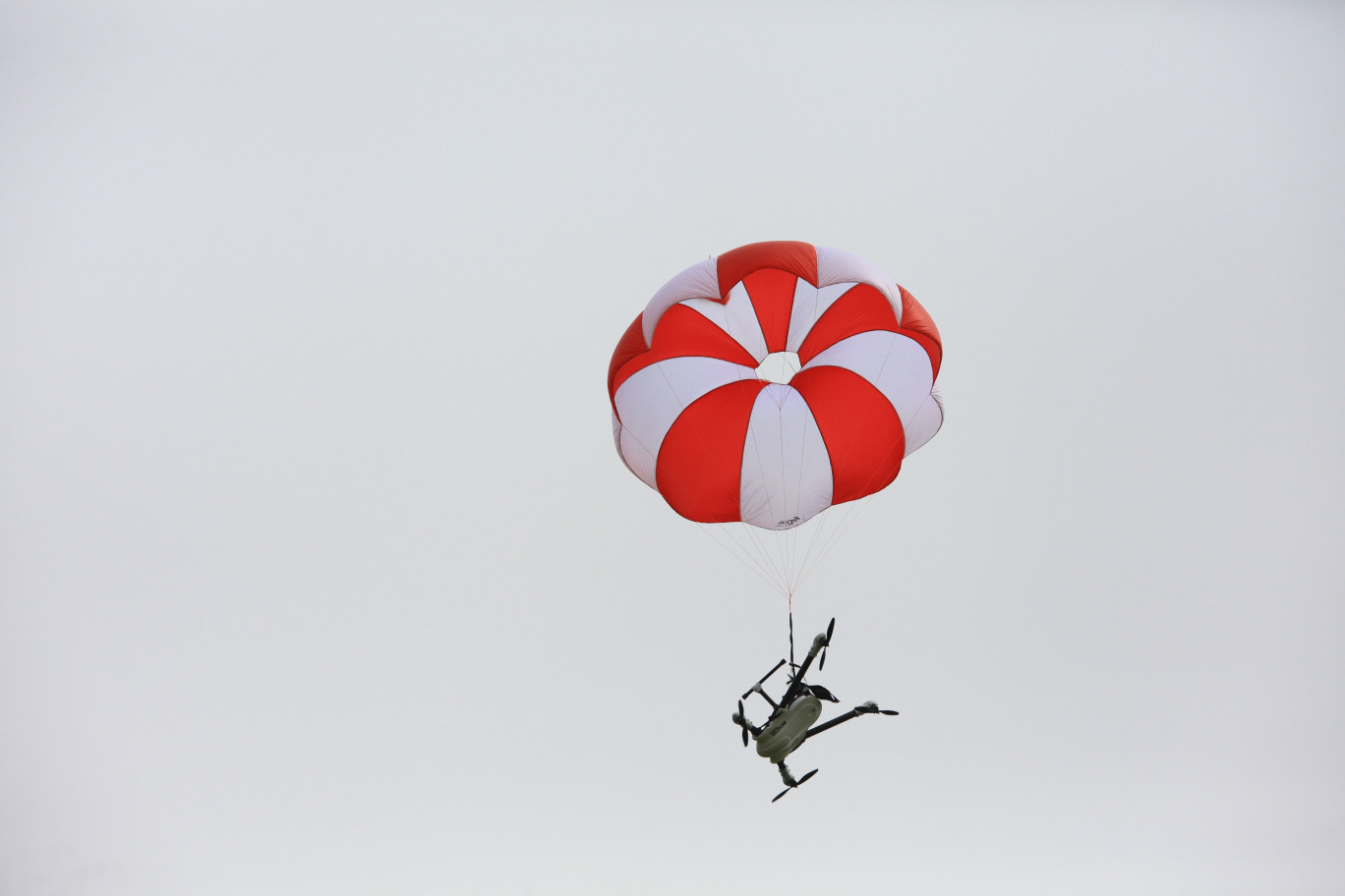 Le jeune chef d'entreprise a recréé toutes les défaillances possibles sur chaque type de drone pour mettre au point ses parachutes.