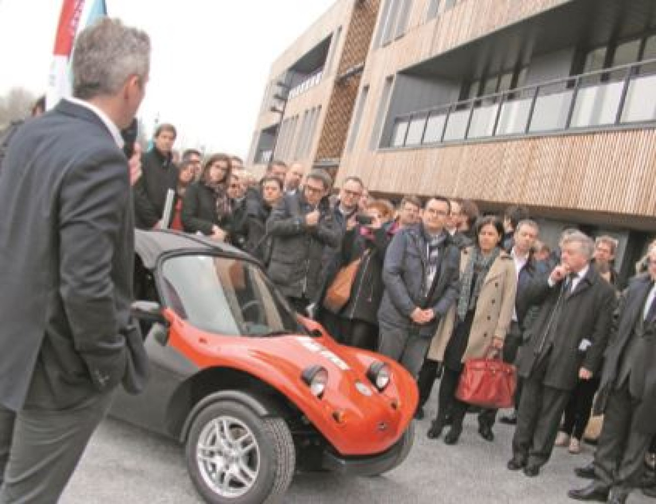 Les élus du GrandSoissons en compagnie du président de la région, Xavier Bertrand (au centre).