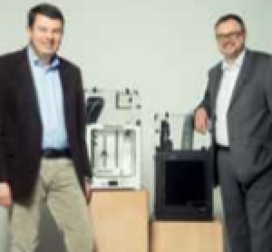 François Damey et Stéphane Watré devant le capot Ultimaker