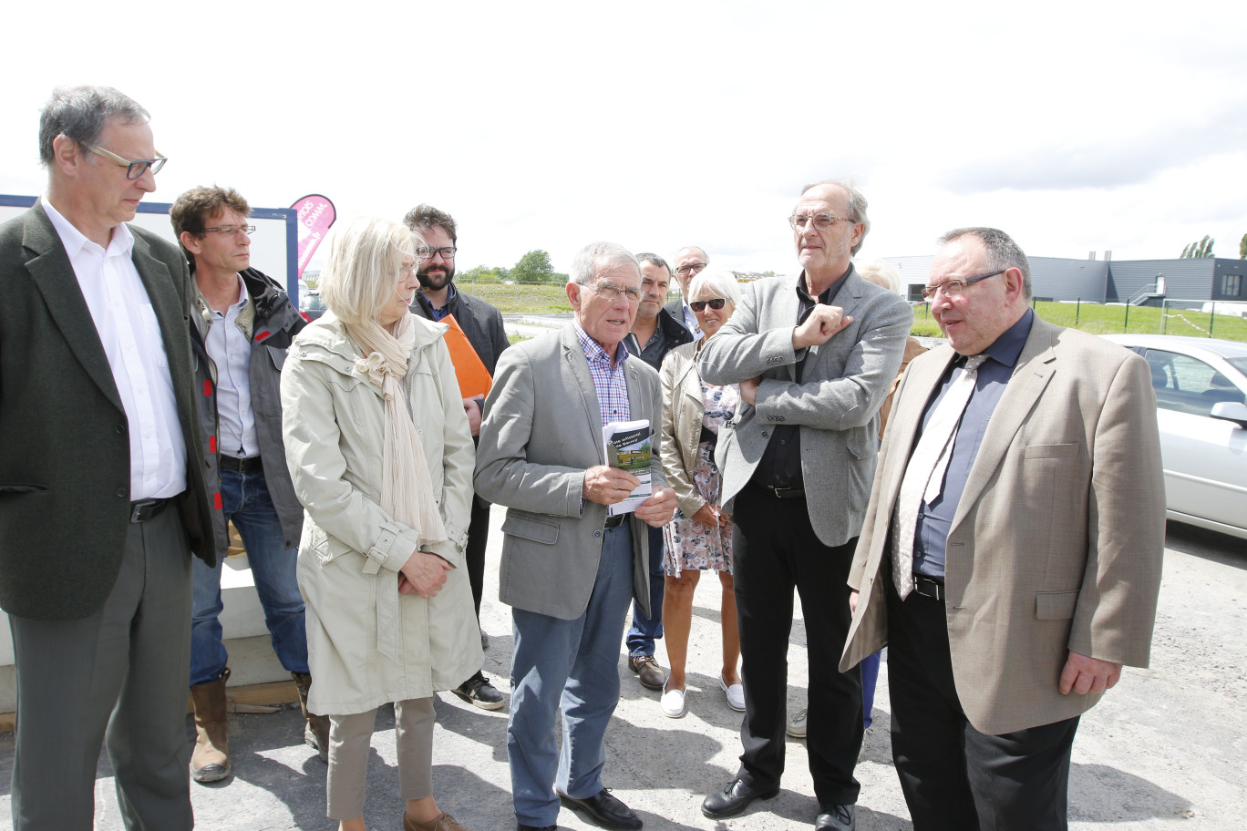 Lors de la visite de chantier, l’architecte Jacques Cardon a donné des détails précis sur l’esthétisme du bâtiment et sur sa modularité.