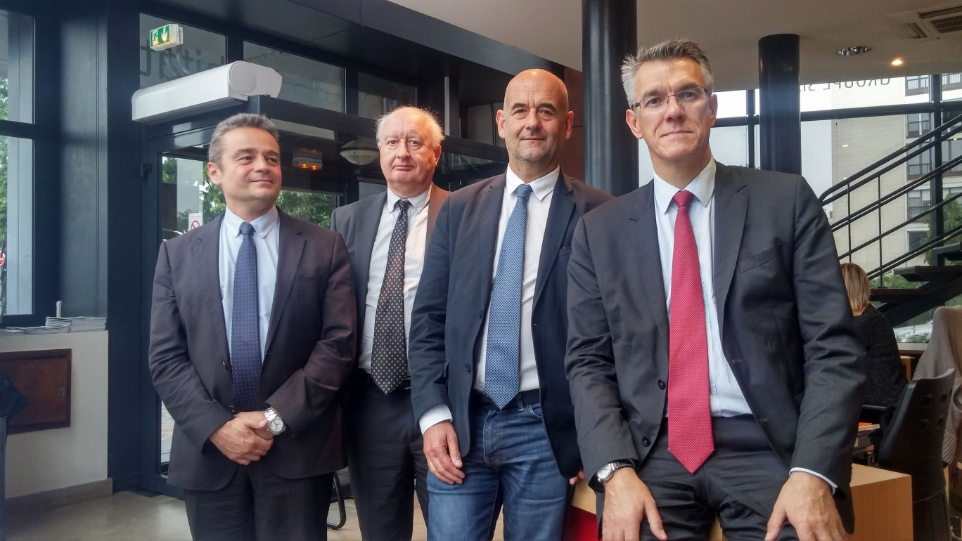 Christophe Cappe, président du directoire de Sia Habitat ; Patrick Dujardin, directeur général d’Escaut Habitat ; Philippe Choquet, responsable du pôle développement de Sia Habitat ; et Alain Denizot, président du conseil de surveillance de Sia Habitat et président du directoire de la Caisse d’Epargne Nord France Europe.