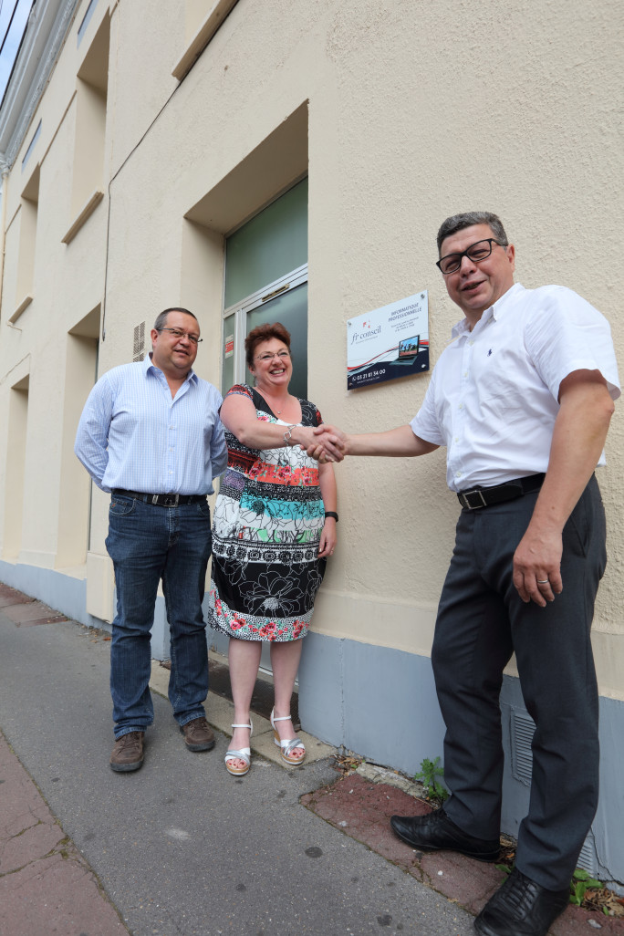 Patrice Brasseur (à droite) a tendu la main à Isabelle et Laurent Laquay, afin de leur permettre de poursuivre leur activité dans les meilleures conditions possible. Un exemple de solidarité à suivre et à reproduire.