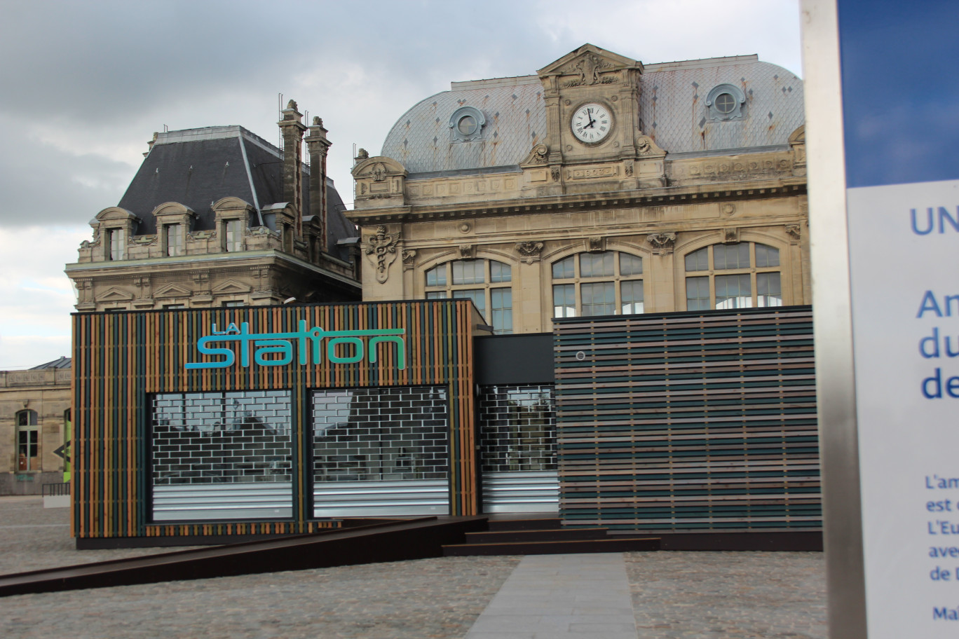 Face à la gare de Saint Omer.