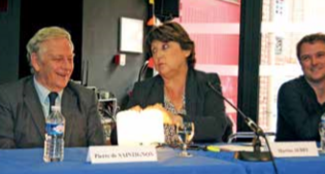 Cet objet déco fonctionnel servant à créer de la lumière d’ambiance, que teste Martine Aubry, a été conçu et prototypé dans un TechShop aux Etats-Unis…