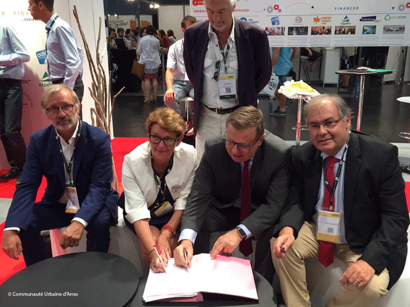 Philippe Rapeneau, président de la Communauté urbaine d’Arras, lors de la signature de la convention au salon Créer à Lille.