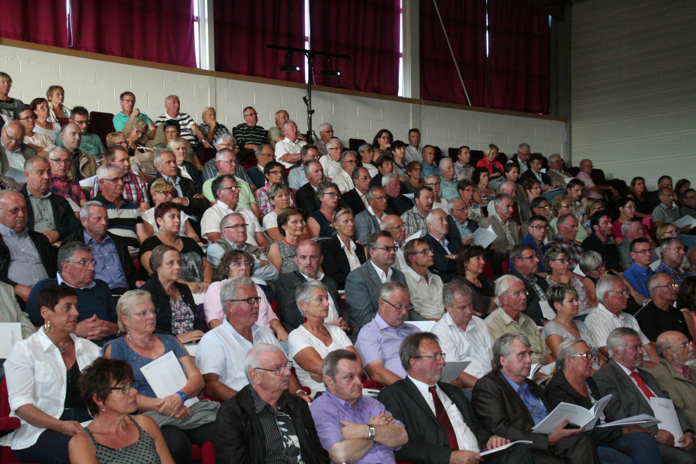 Les représentants des 54 communes.